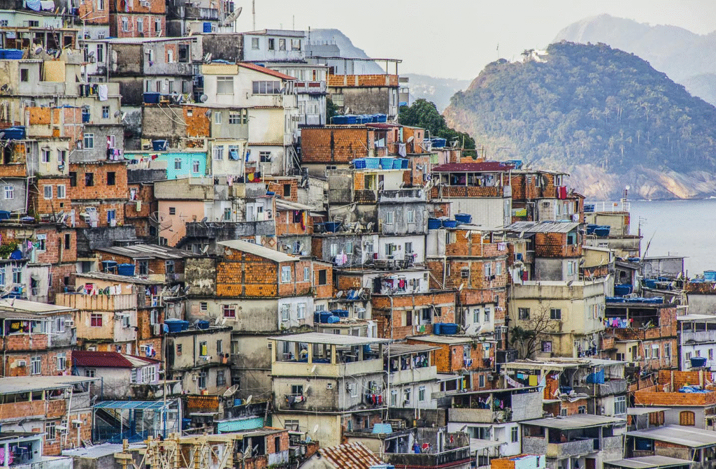 Habitação Informal: parte do problema ou parte da solução?  | Fonte: The Brasilians