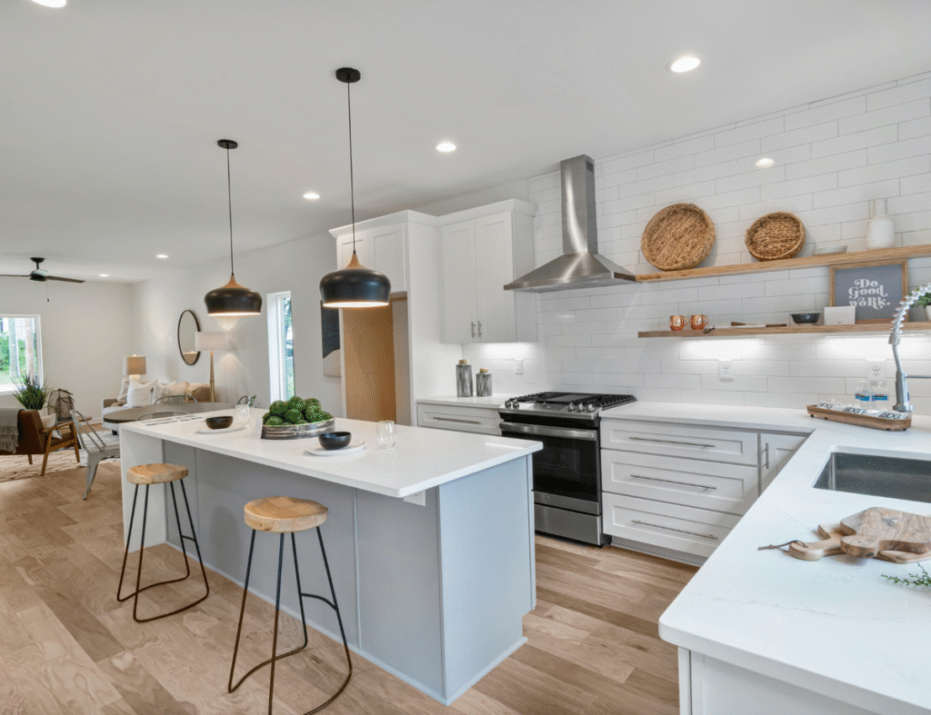 A iluminação da bancada da cozinha americana é funcional e estética. Fonte: Pexels