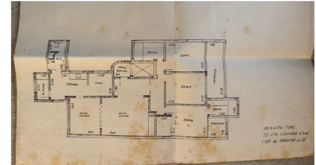 Planta tipo original do edifício na República, com a distribuição clássica dos anos 50/60