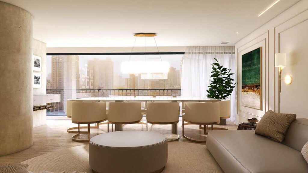 O design de interiores valoriza a luz natural e a paisagem urbana. A paleta neutra e a iluminação pendente criam um ambiente sofisticado e acolhedor para receber. Projeto: Alana Koster